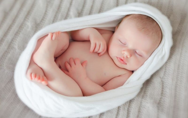 mơ thấy em bé là điềm gì