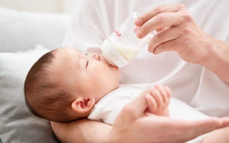 mơ thấy bế em bé