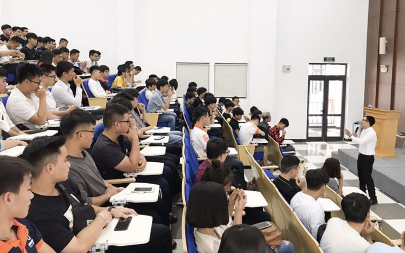 mơ thấy quay lại trường học